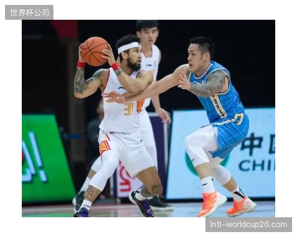 儒尼尼奥·巴库纳承担组织重任，串联库拉索前场攻击群。